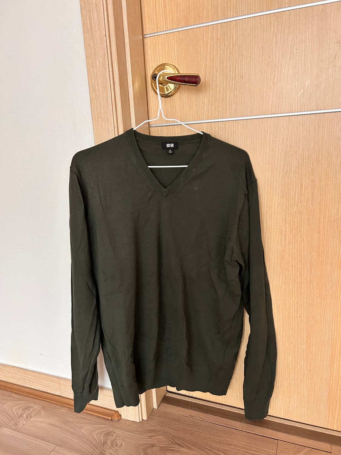 유니클로 브이넥 다크그린 니트 XL 상품이미지1