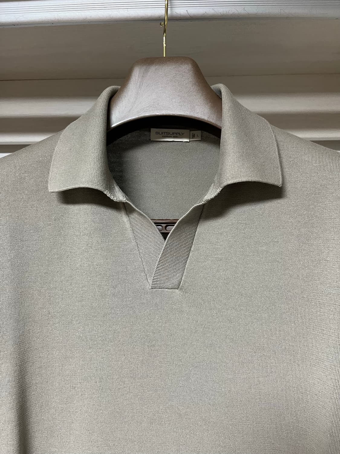 수트서플라이 버튼리스 폴로 반팔 니트 (카키) 상품이미지2