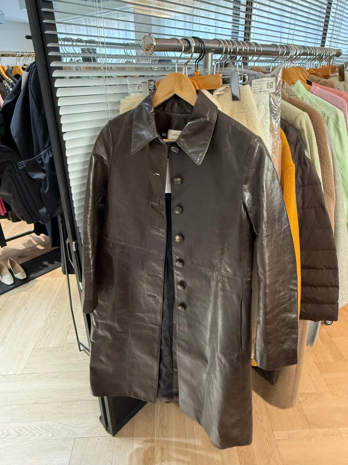 웨일즈보너 레더 코트 상품이미지1