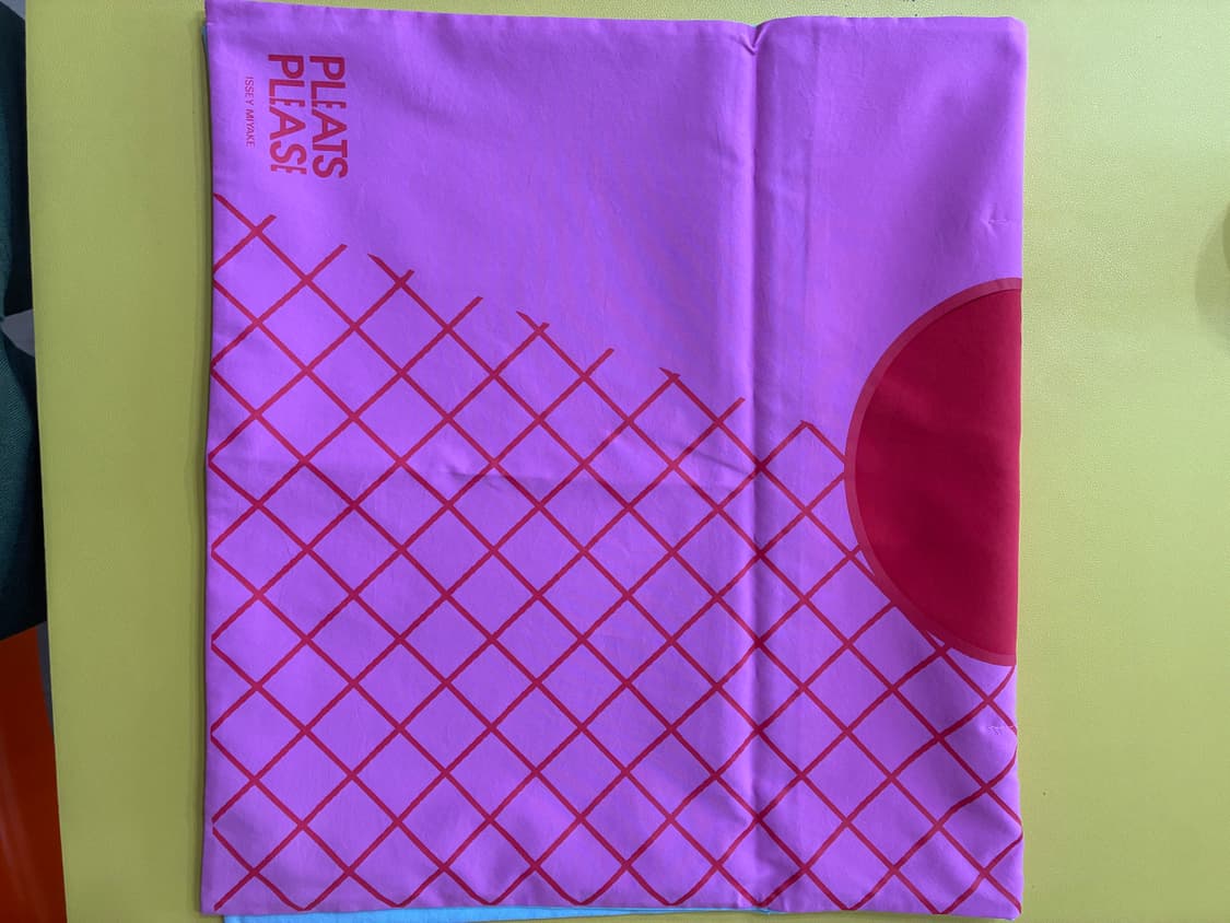 플리츠플리즈 이세이 미야케 리버서블 그래픽 토트백 🛍️ 상품이미지3