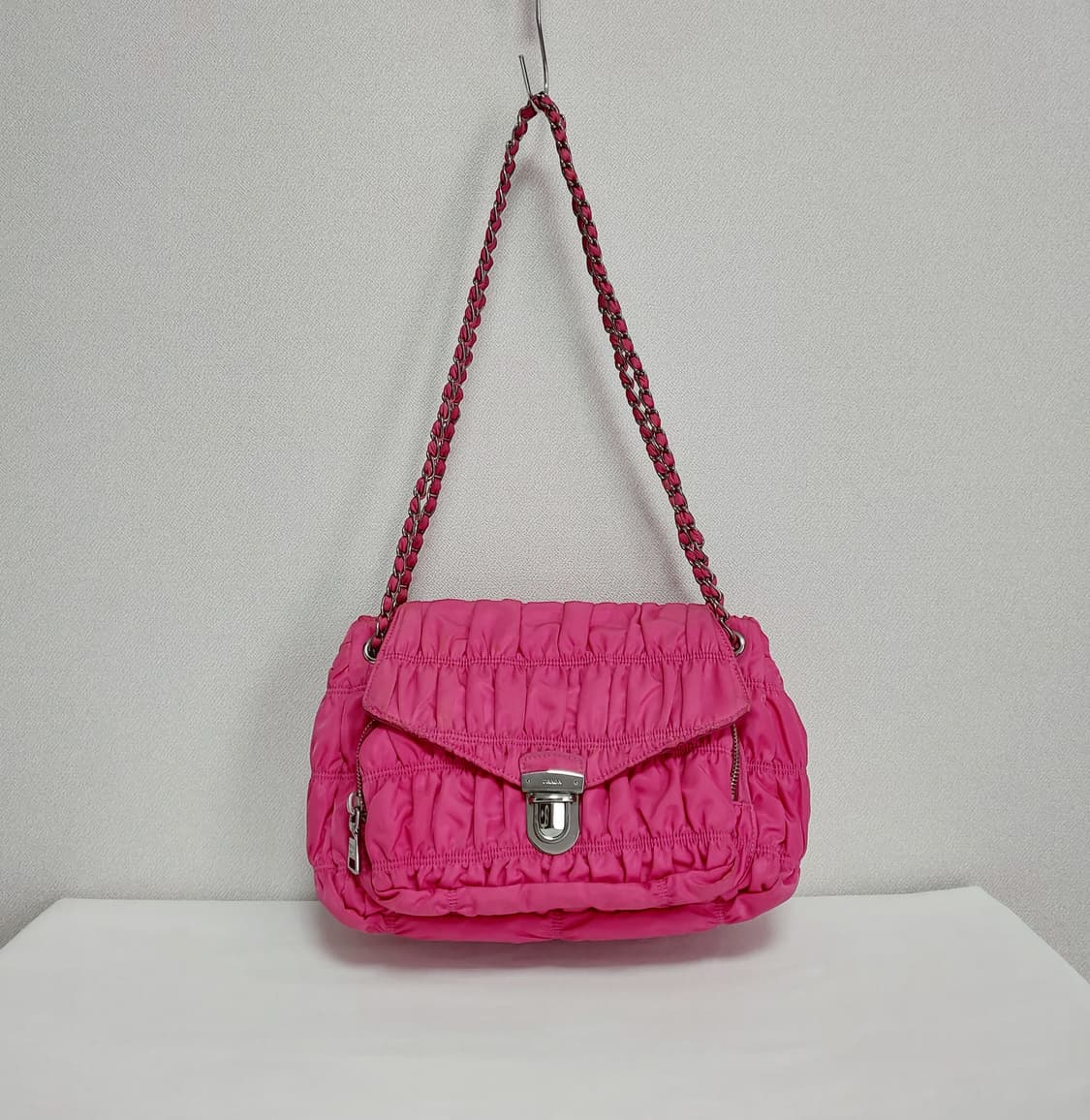 프라다 핑크 테수토 고프레 패브릭 은장 체인 숄더백 (정품) 상품이미지1