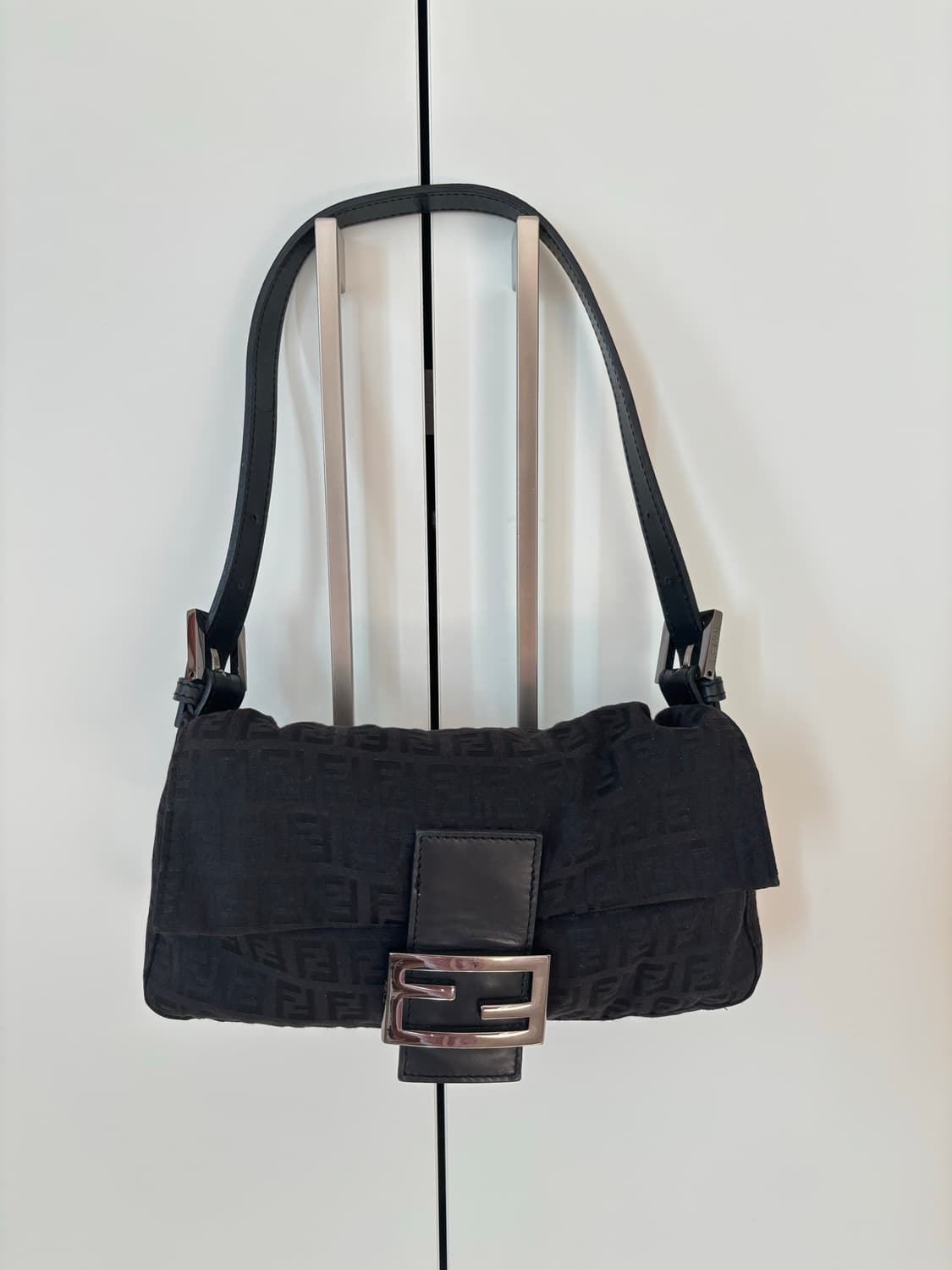 펜디 주카 맘마 바게트백 상품이미지1