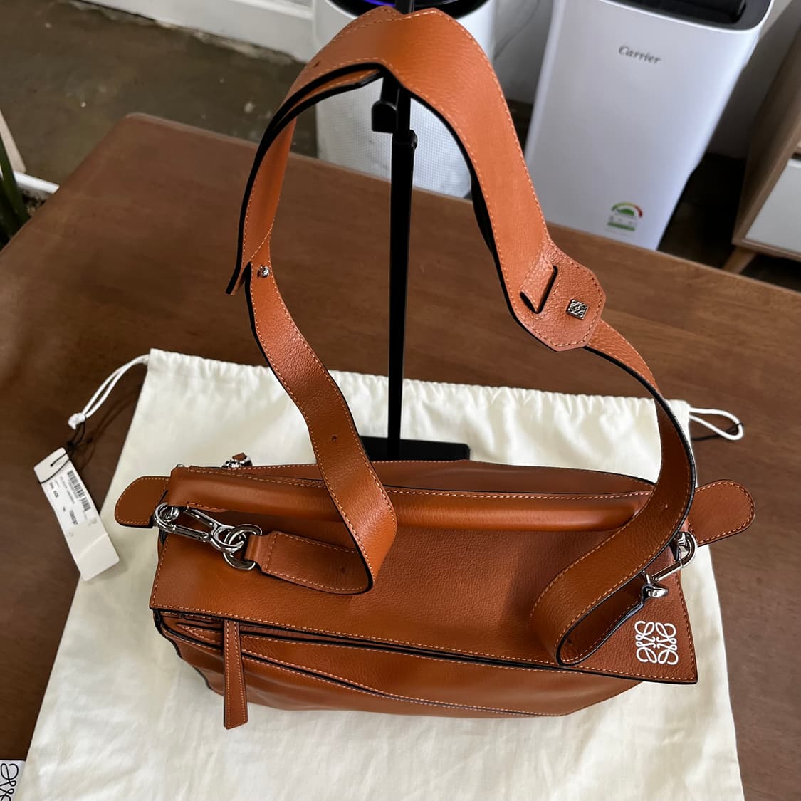 로에베 퍼즐백 라지 탄 (더스트 구성) 상품이미지5