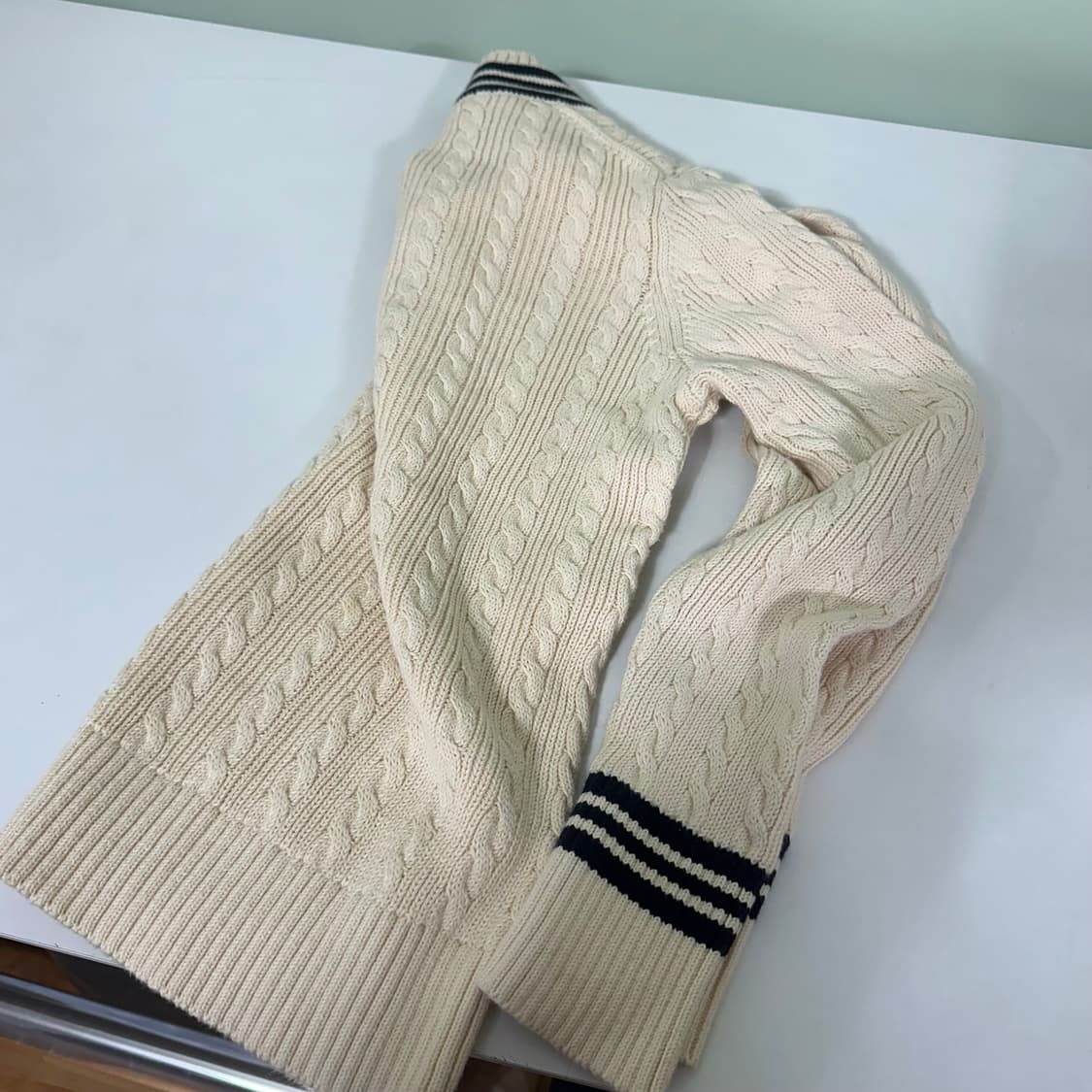 우먼M-L 유니클로 X 이네스 아이보리 브이넥 꽈배기니트 상품이미지5