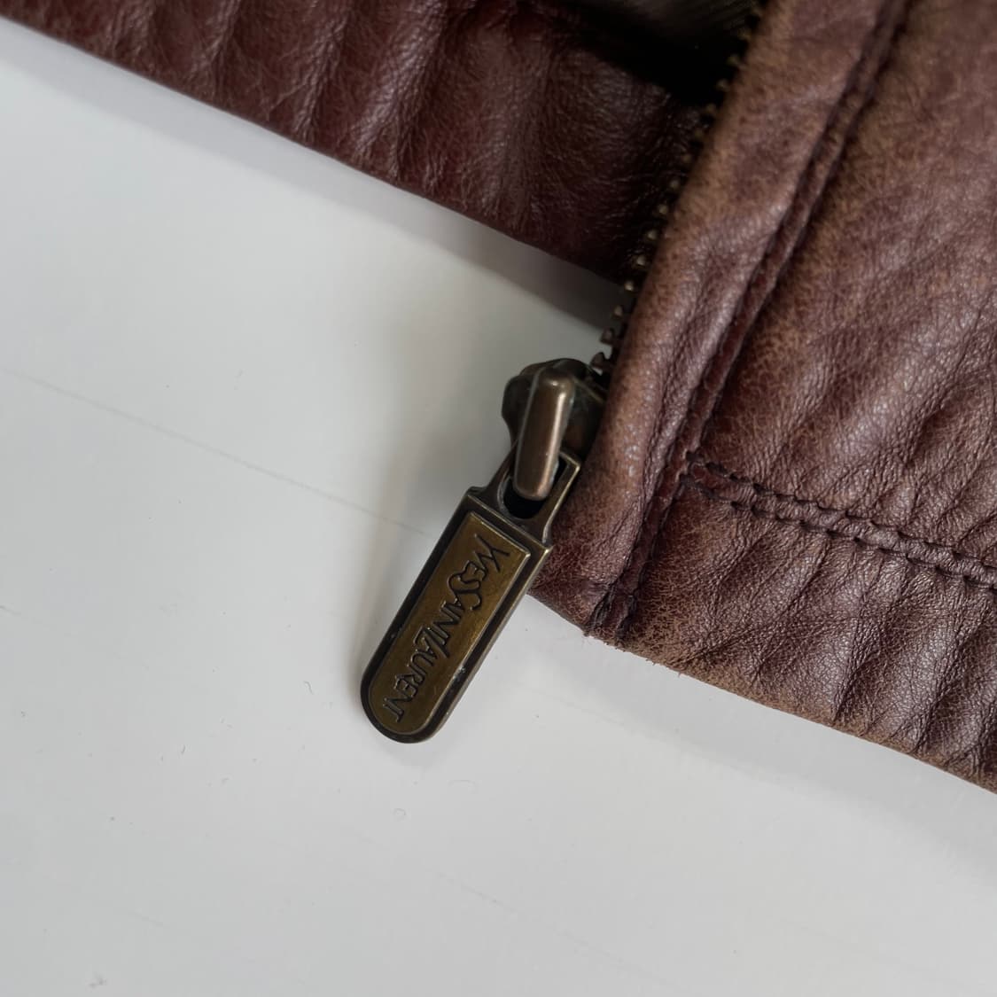YvesSaintLaurent  입생로랑 각인 양가죽 브라운 레더 무스탕 상품이미지4