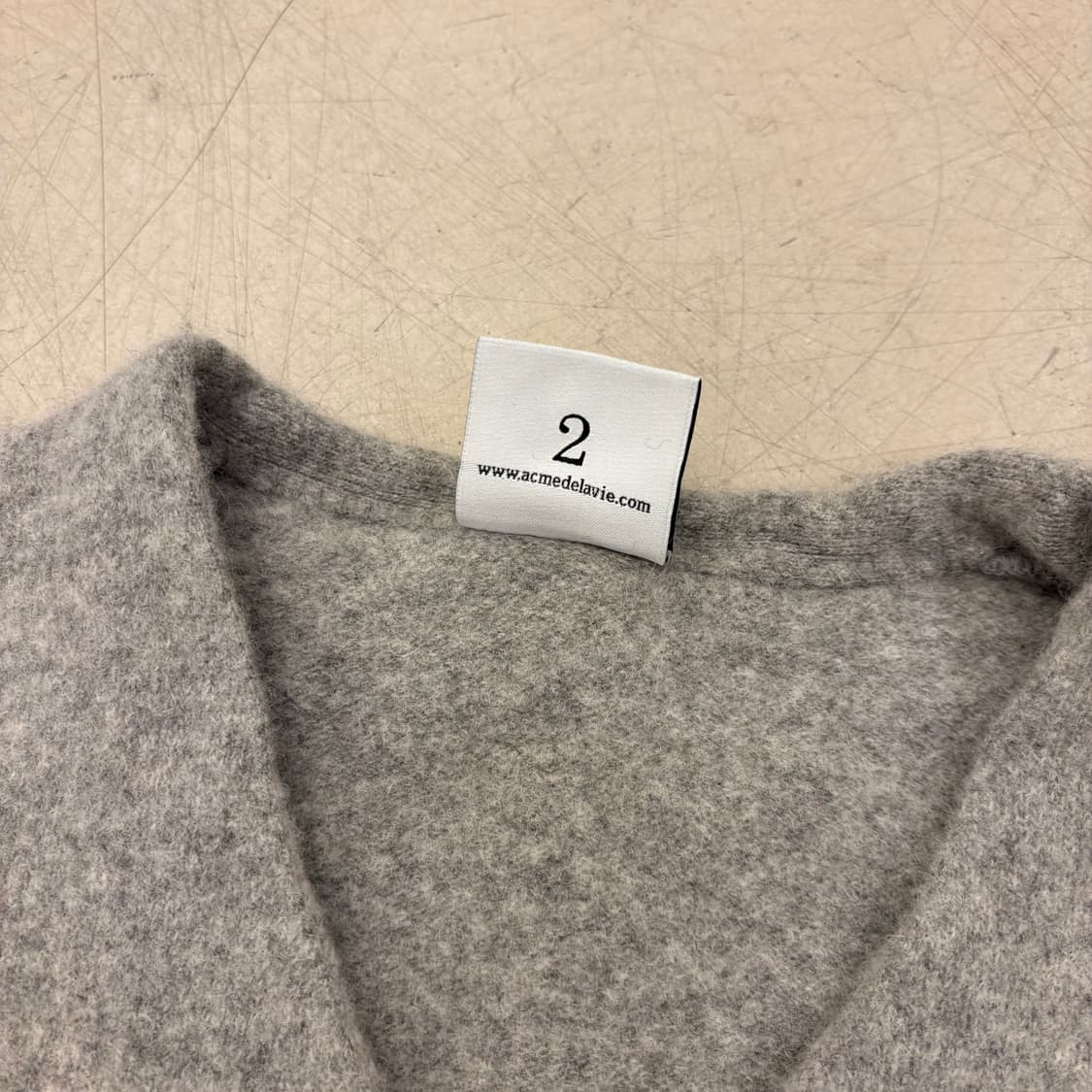 아크메드라비 스몰로고 그레이 니트 가디건 상품이미지3