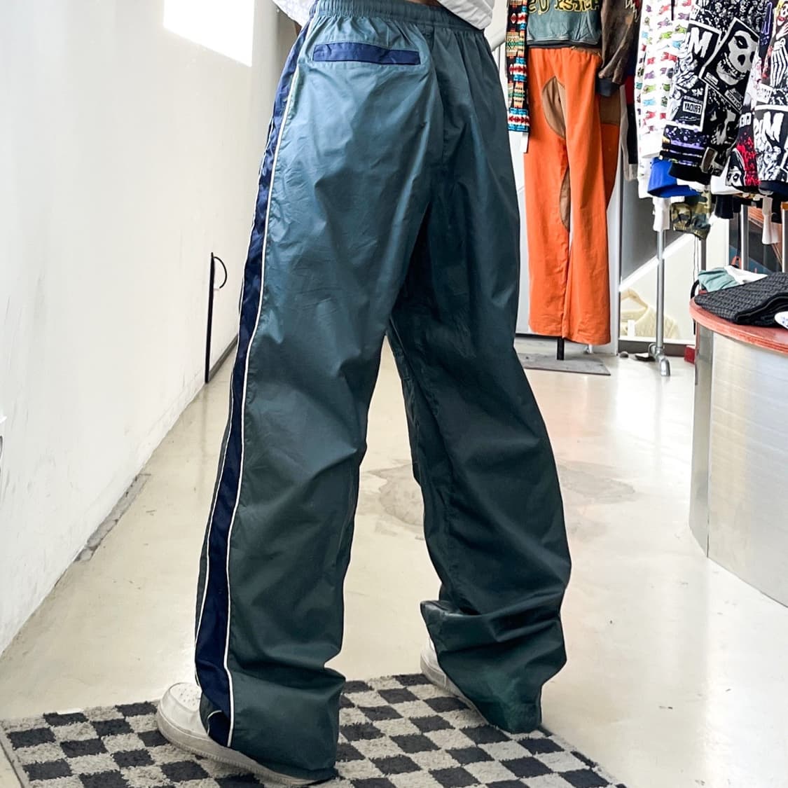 나이키 스우시 그린/네이비 사이드라인 올드스쿨 우븐팬츠 상품이미지3