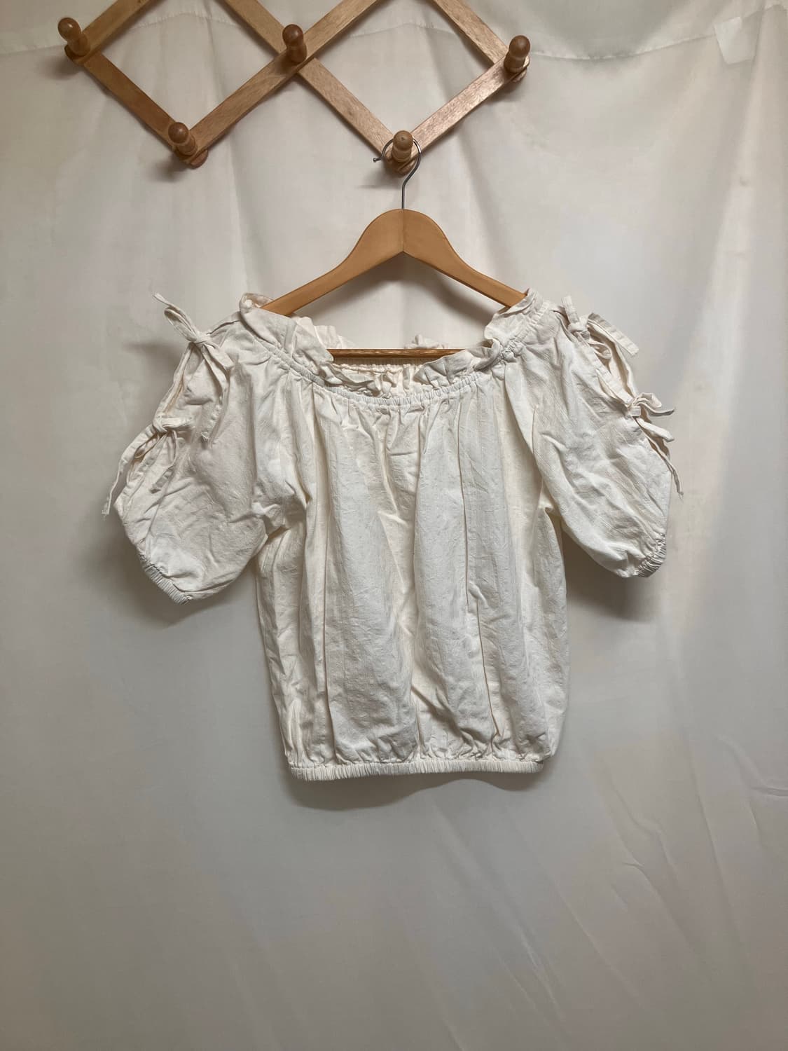 오프숄더 블라우스 상품이미지1