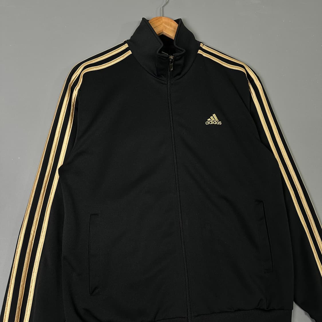 아디다스 로고 트랙탑 져지 검골 블랙 골드 100 [111705] 상품이미지4