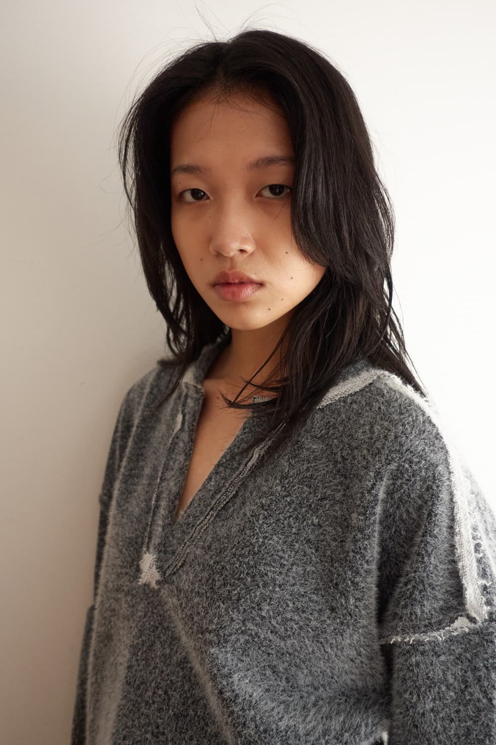 세릭 Furry V-Neck Sweatshirt cos 상품이미지5