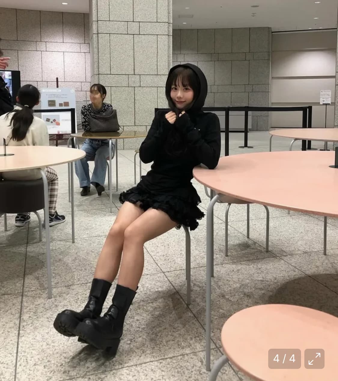 러프넥 튜튜스커트 블랙 상품이미지4