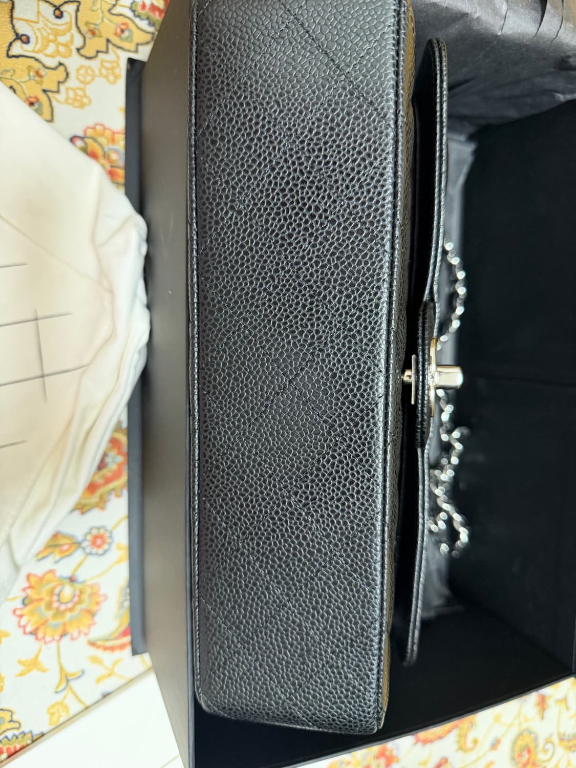 샤넬 클래식 미듐 블랙 은장 내장칩 상품이미지6