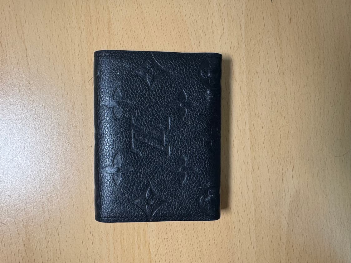 루이비통 모노그램 엠보스 카드지갑 블랙 상품이미지3