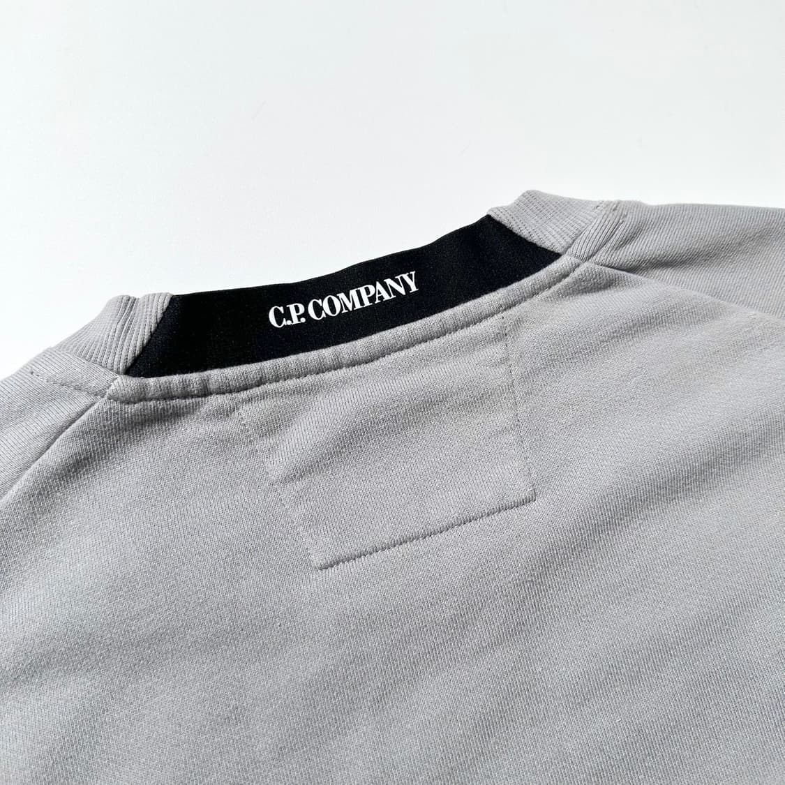 CP컴퍼니 사이드 렌즈 맨투맨 상품이미지6