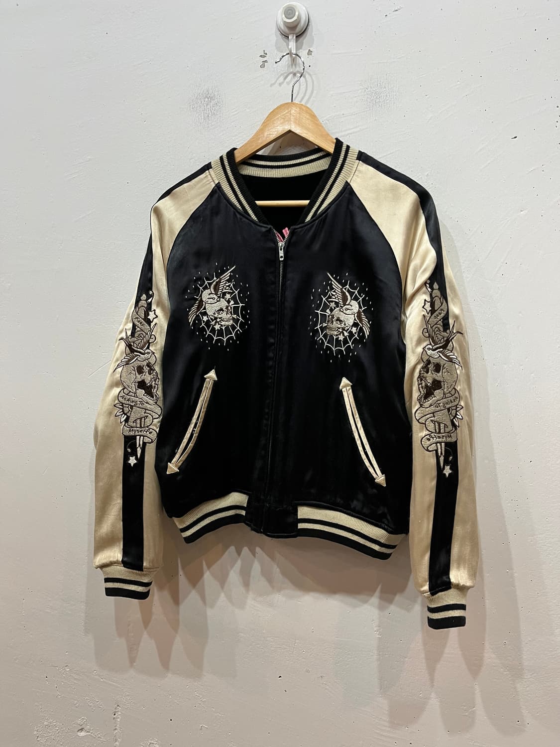 琵男志 리버시블 TENNYO 스컬 자수 스카쟌 상품이미지1