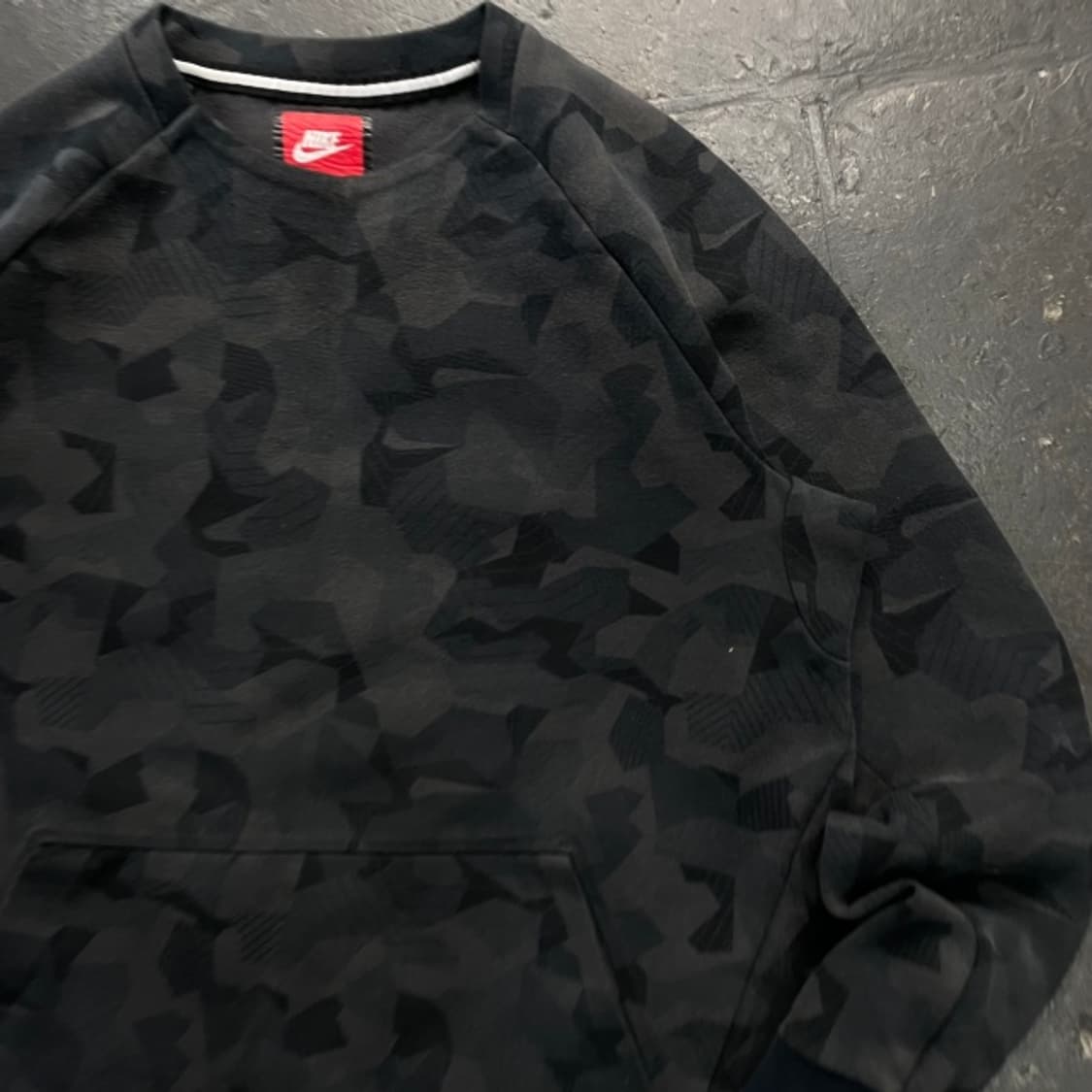 100 나이키 테크팩 카모 맨투맨 상품이미지2