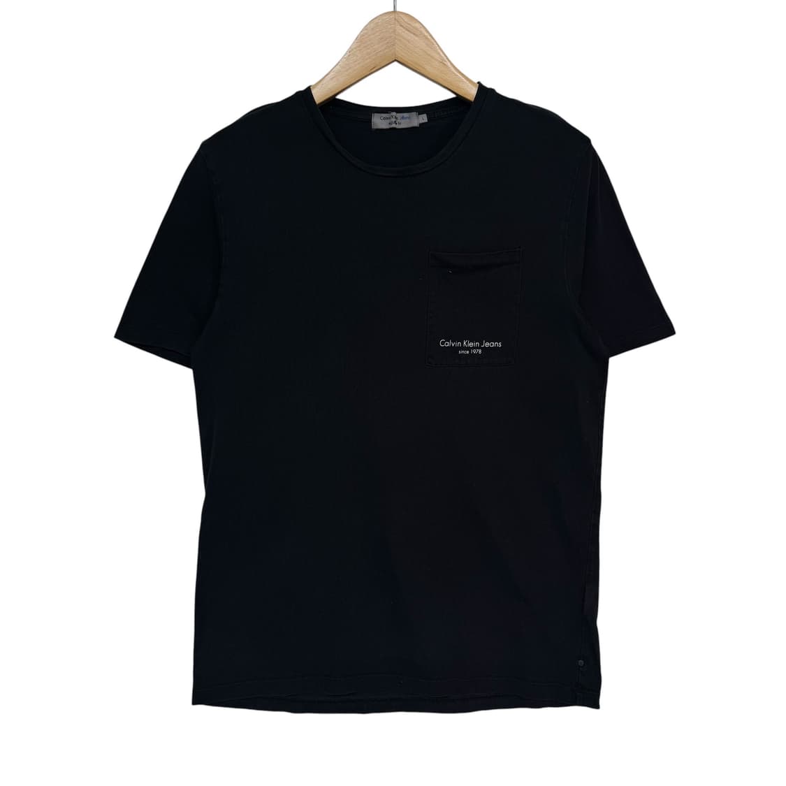 켈빈클라인 포켓 로고 반팔티 상품이미지1