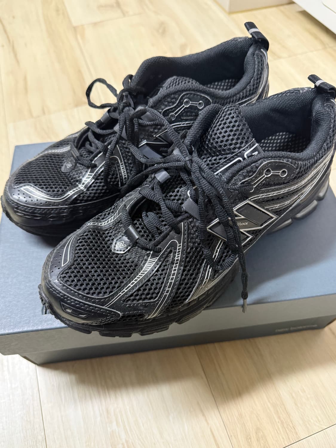 뉴발란스1906R 블랙 실버 메탈릭 280 상품이미지1