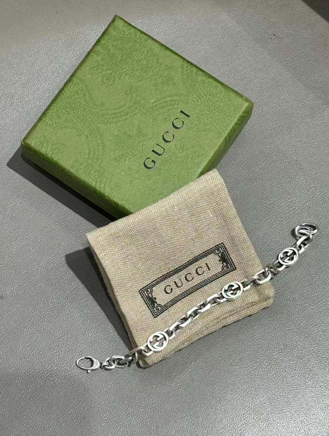 GUCCI인터록킹 G 팔찌 클래식 로고 남녀 공용 데일리 착용 상품이미지4