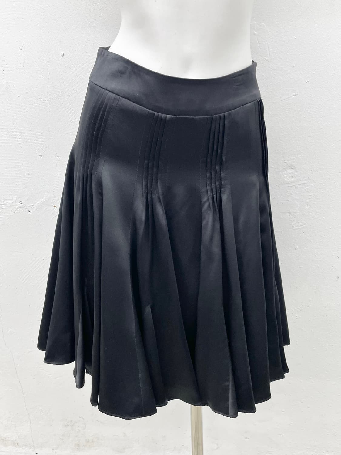 새틴 핀턱 프릴 미디 스커트 상품이미지2