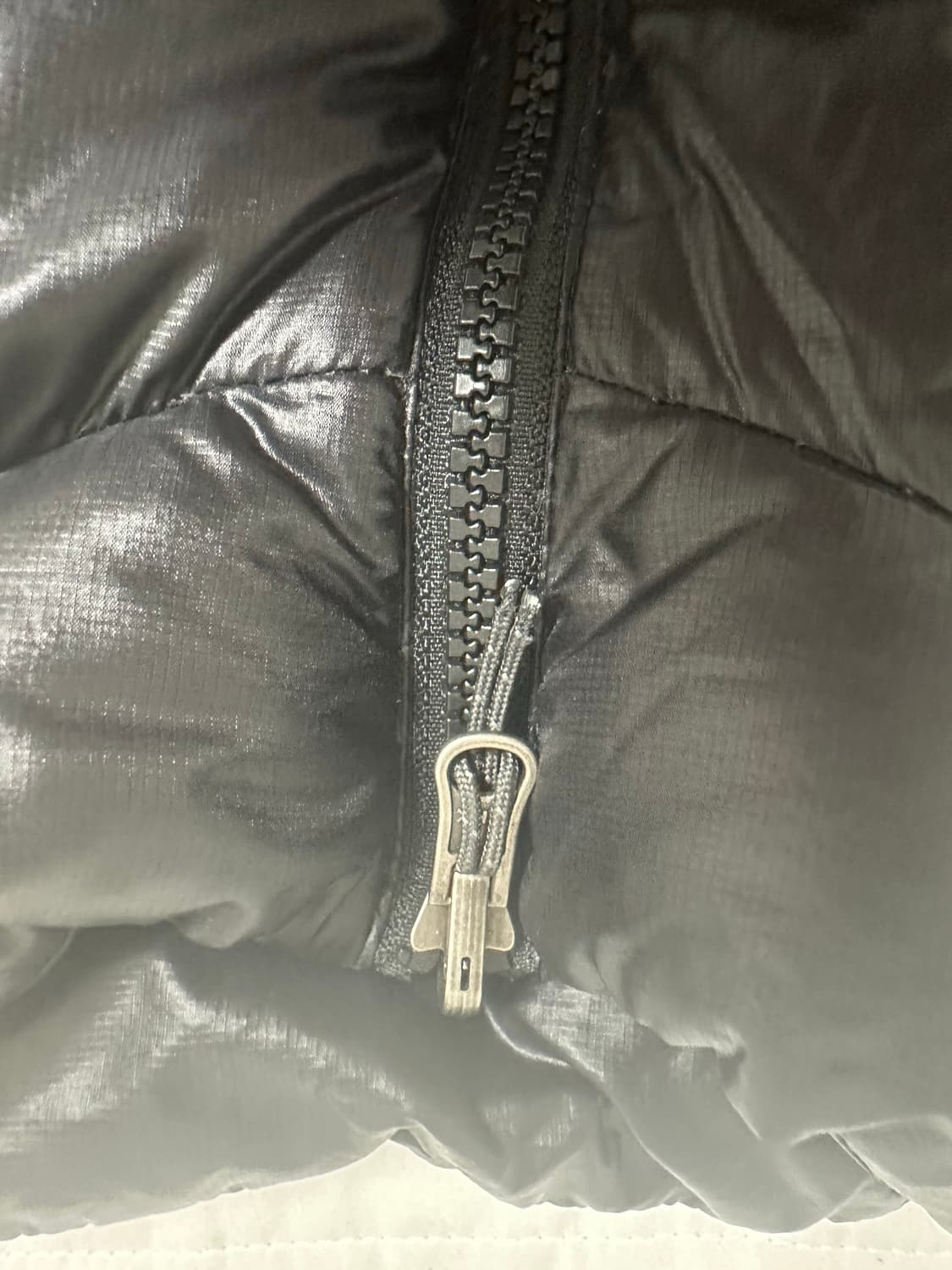 노스페이스 아콘카구아 써밋 다운 경량 패딩 자켓 블랙 상품이미지3