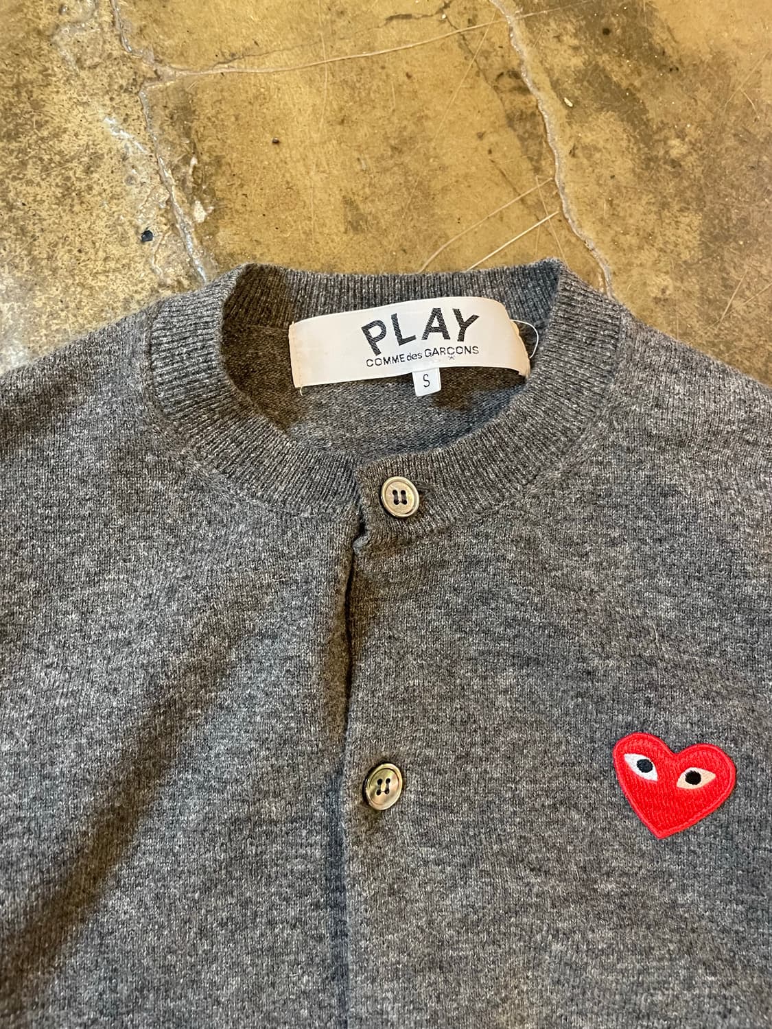 꼼데가르송 24SS 레드 하트 가디건 상품이미지2