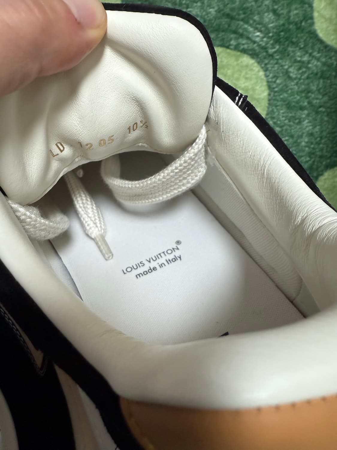 루이비통 틸티드 스니커즈 [블랙] 상품이미지5