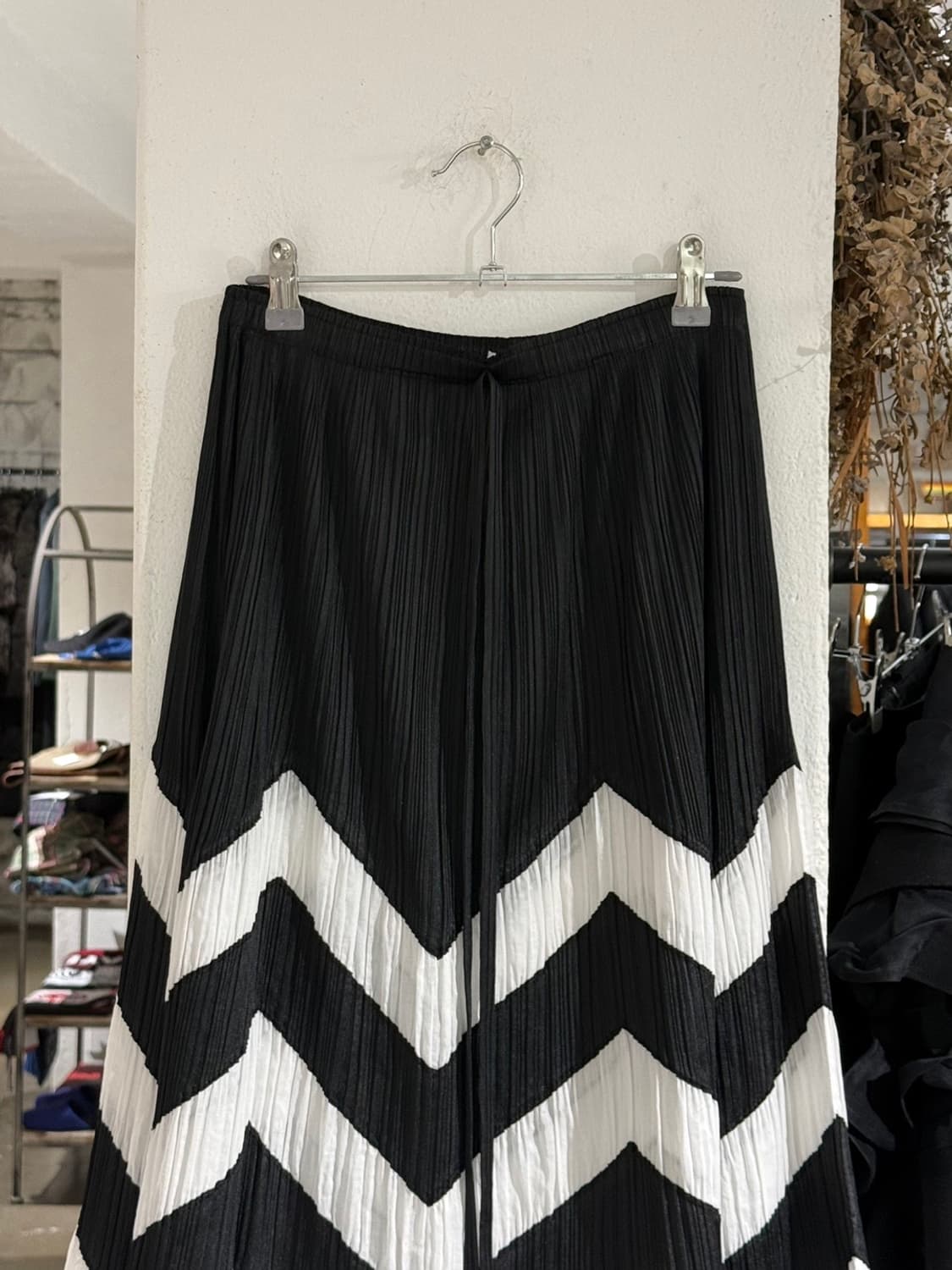 플리츠플리즈 화이트 블랙 플리츠 롱 스커트  상품이미지2