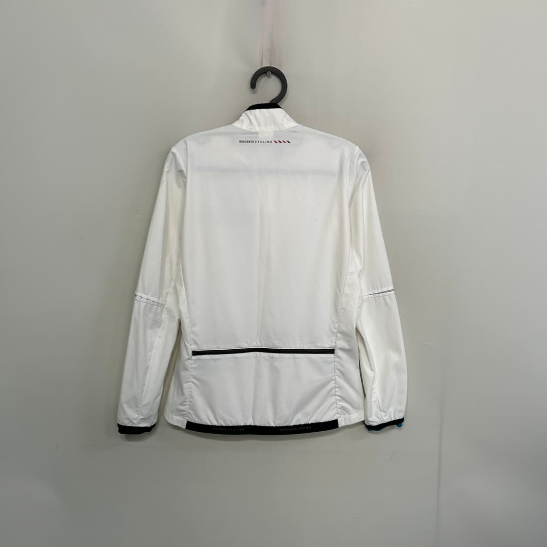 데상트 여성 바람막이 85 상품이미지3