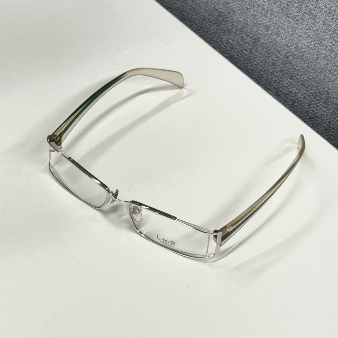 스포티한 무드의 실버 메탈 안경 상품이미지8