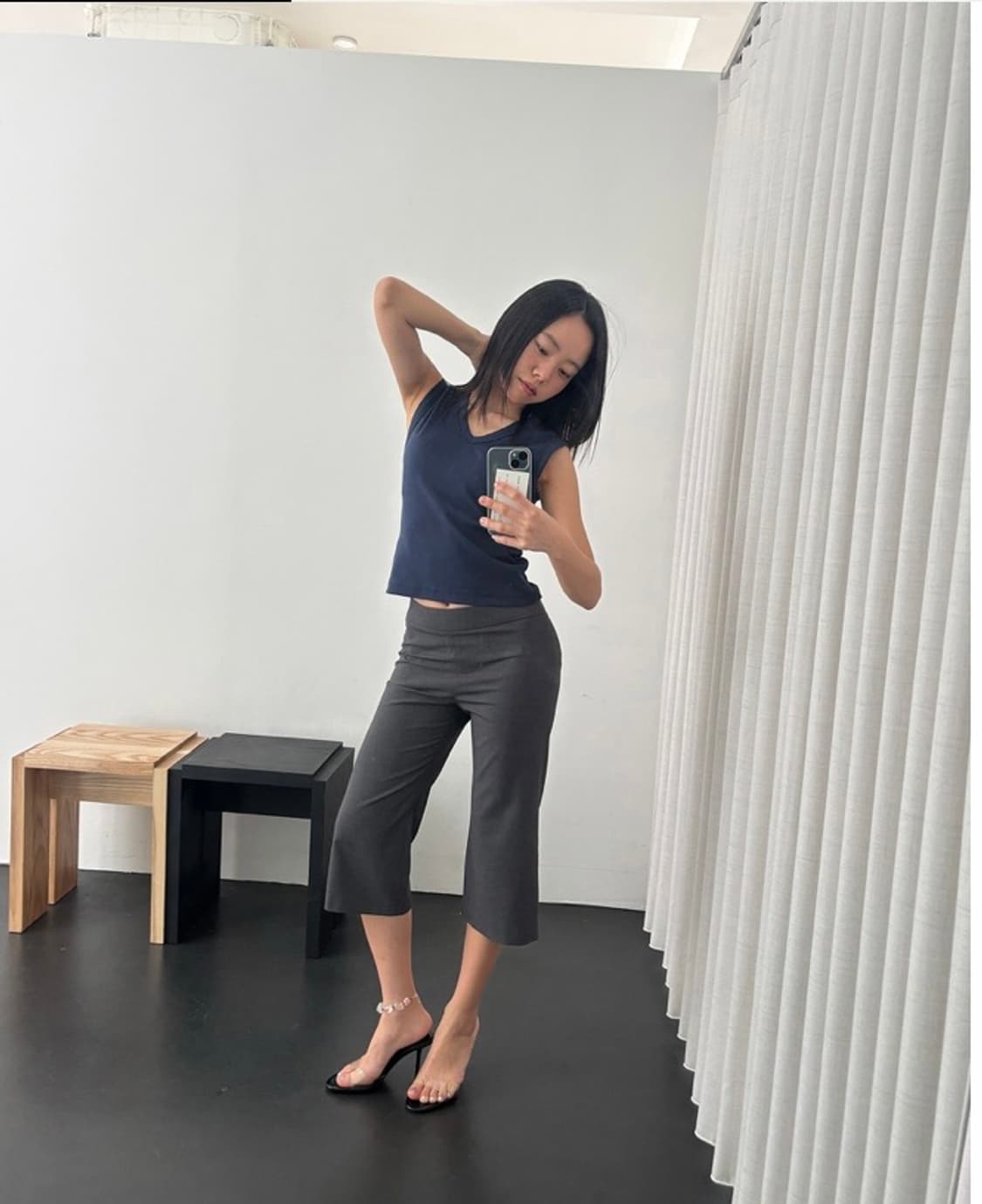 브리즈아카이브 시크 카프리 팬츠 차콜 상품이미지1