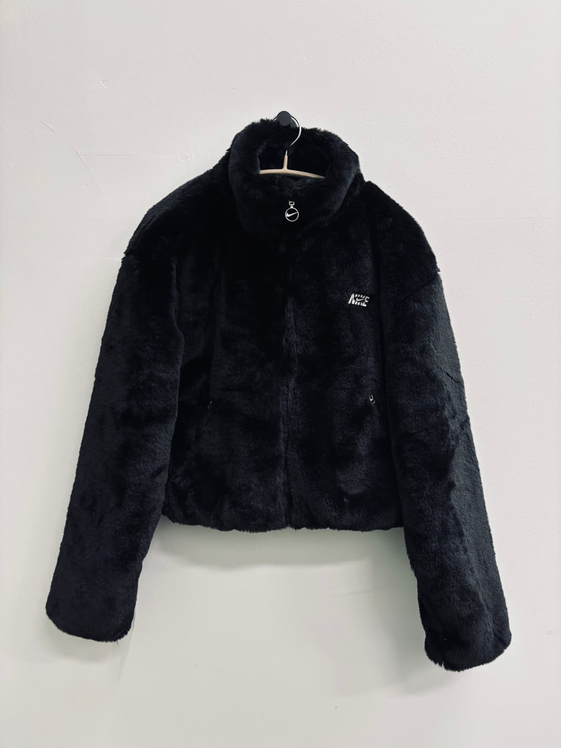 NIKE 나이키 양털 페이크퍼 크롭 자켓 상품이미지1