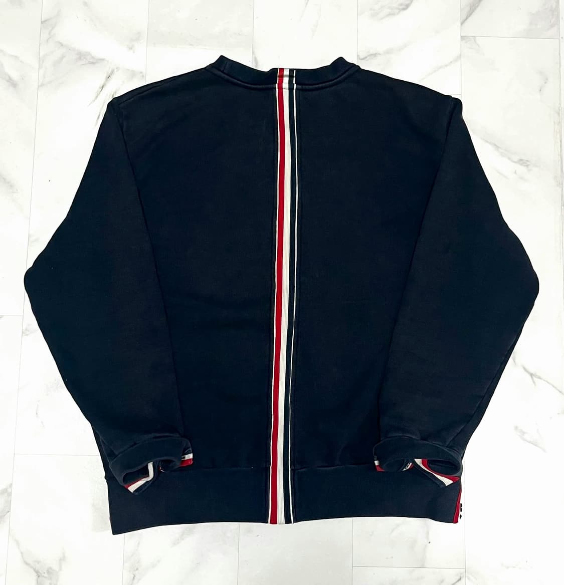 톰브라운 백삼선 맨투맨 상품이미지1