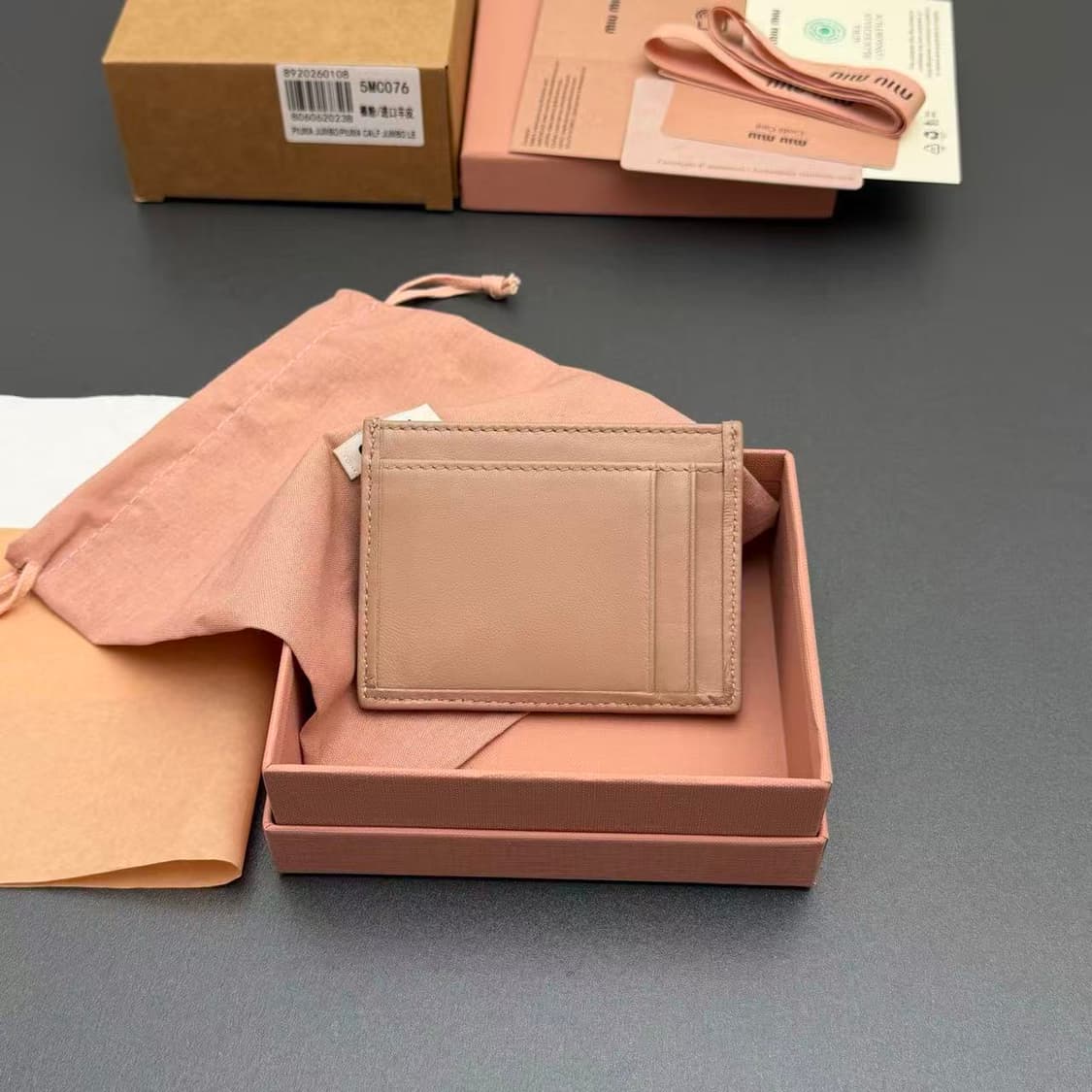 미우 미우 마테라쎄 나파 가죽 카드 홀더 샌드 베이지 상품이미지6