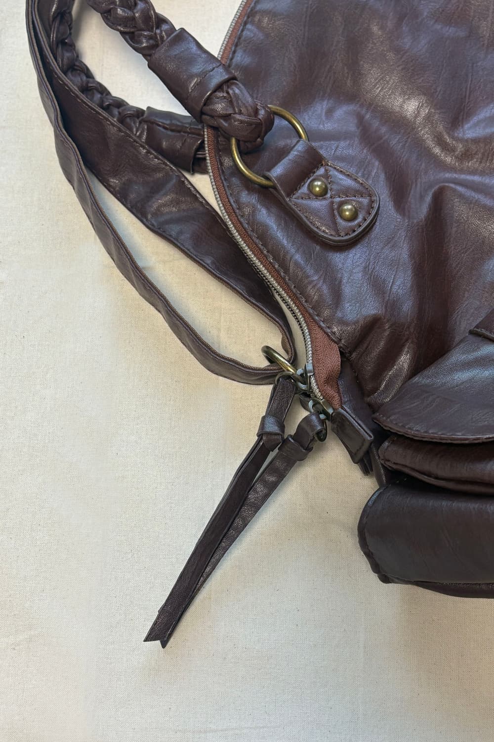 Multi-Pocket Leather Shoulder Bag 상품이미지5