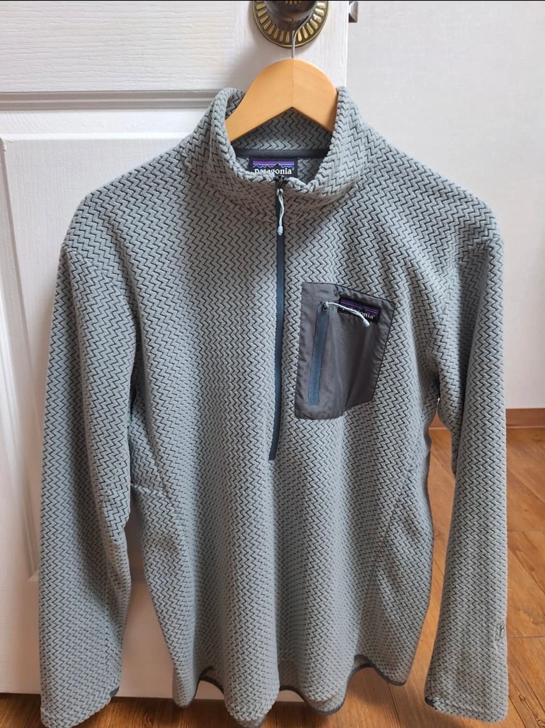 파타고니아 r1에어 집넥 L 상품이미지1