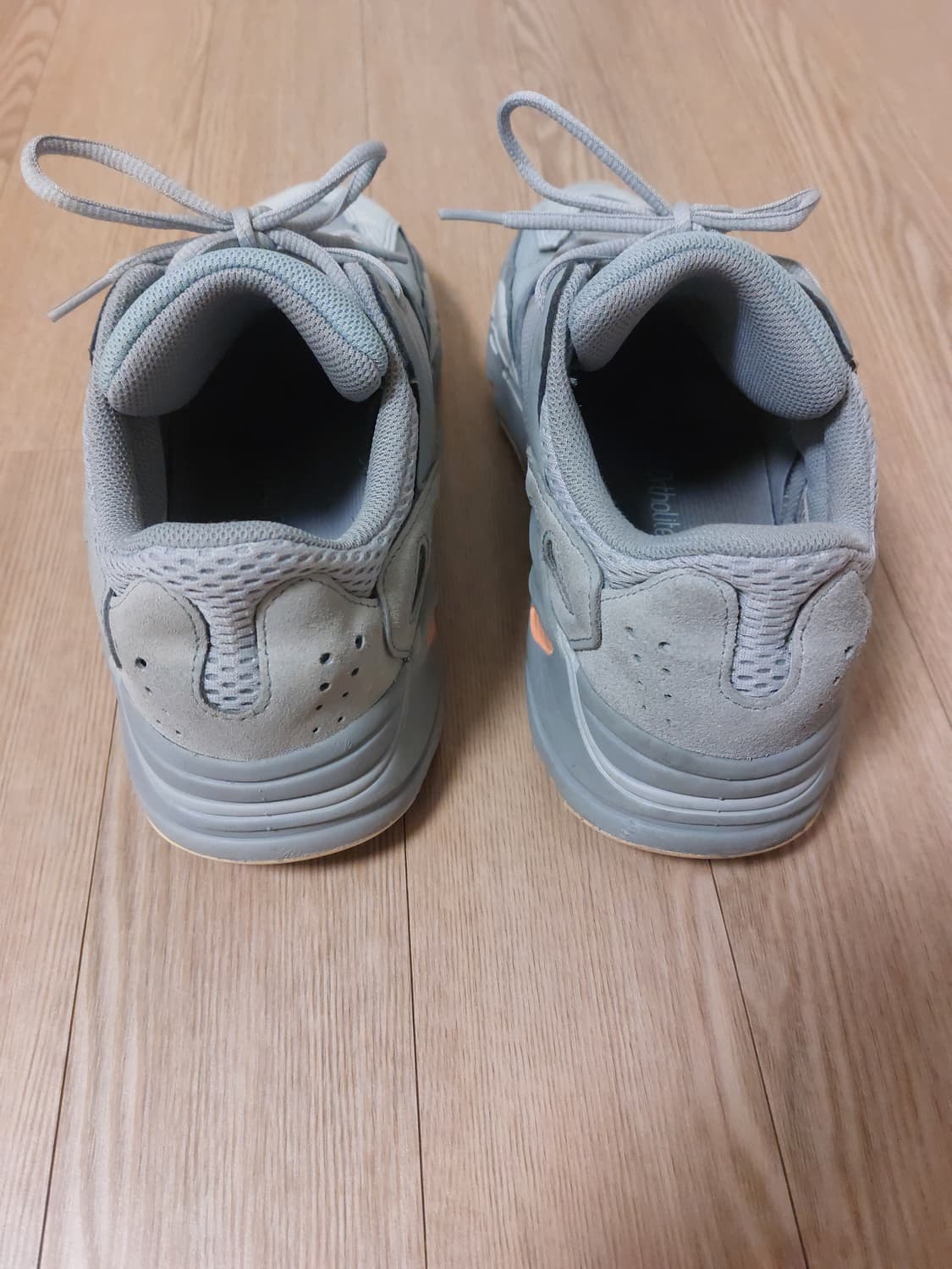 아디다스 이지 부스트 700 이너시아 상품이미지7