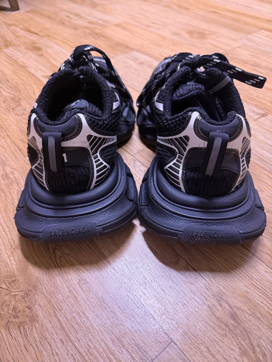 정품) 풀구성 발렌시아가 3xl 블랙 화이트스니커즈 상품이미지3