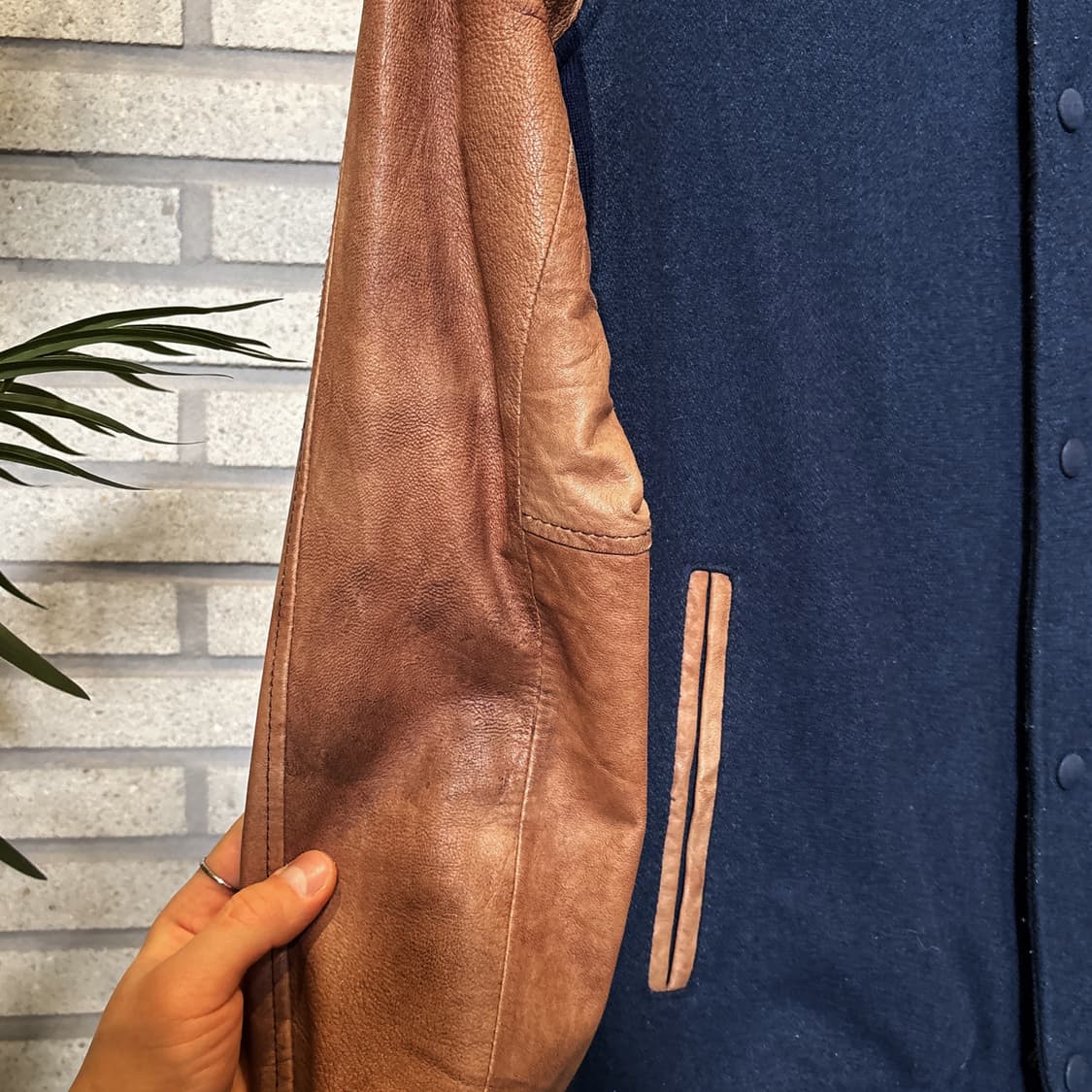 JPN VINTAGE 쉽스킨 레더 바시티 집업자켓 투웨이 디테일 네이비 상품이미지6