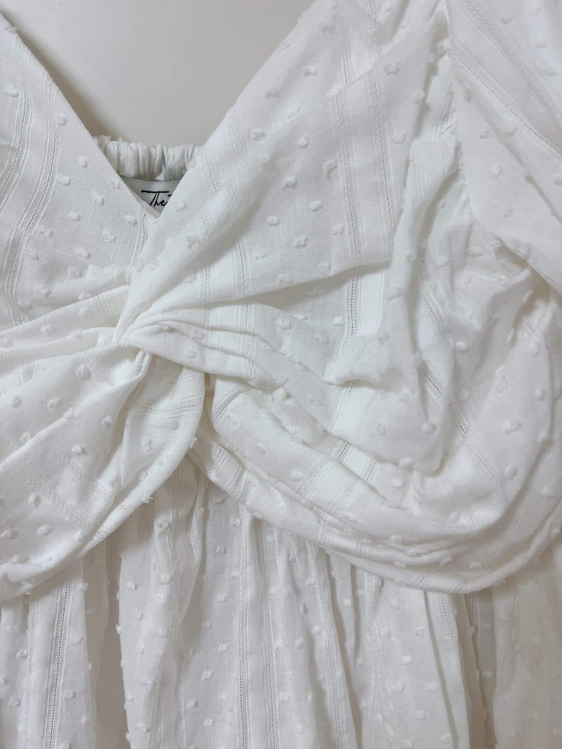 더티스 트위스트 프론트 블라우스 화이트 Thetis twist front 상품이미지3