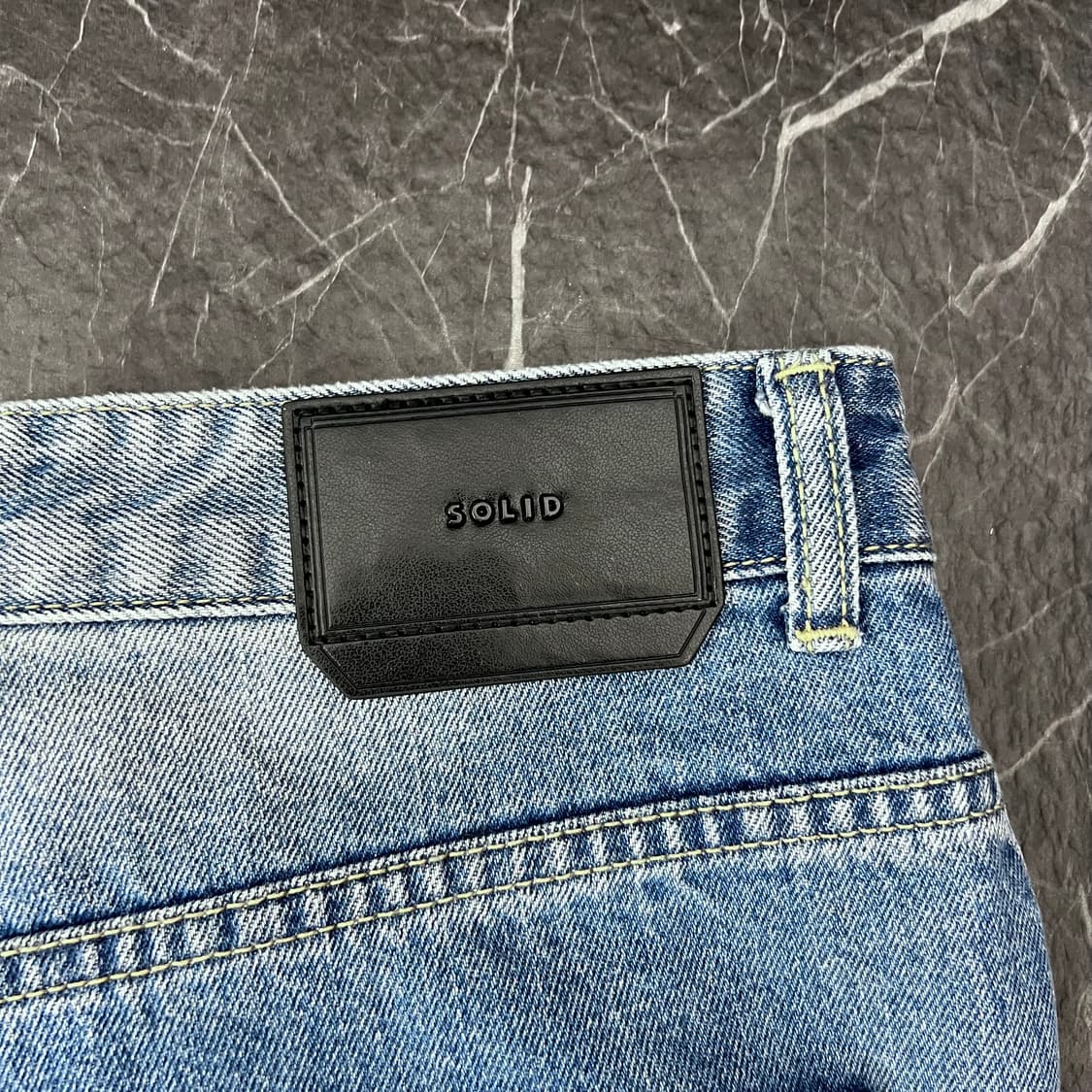 솔리드옴므 워시드 세미와이드 데님 팬츠 연청 상품이미지8