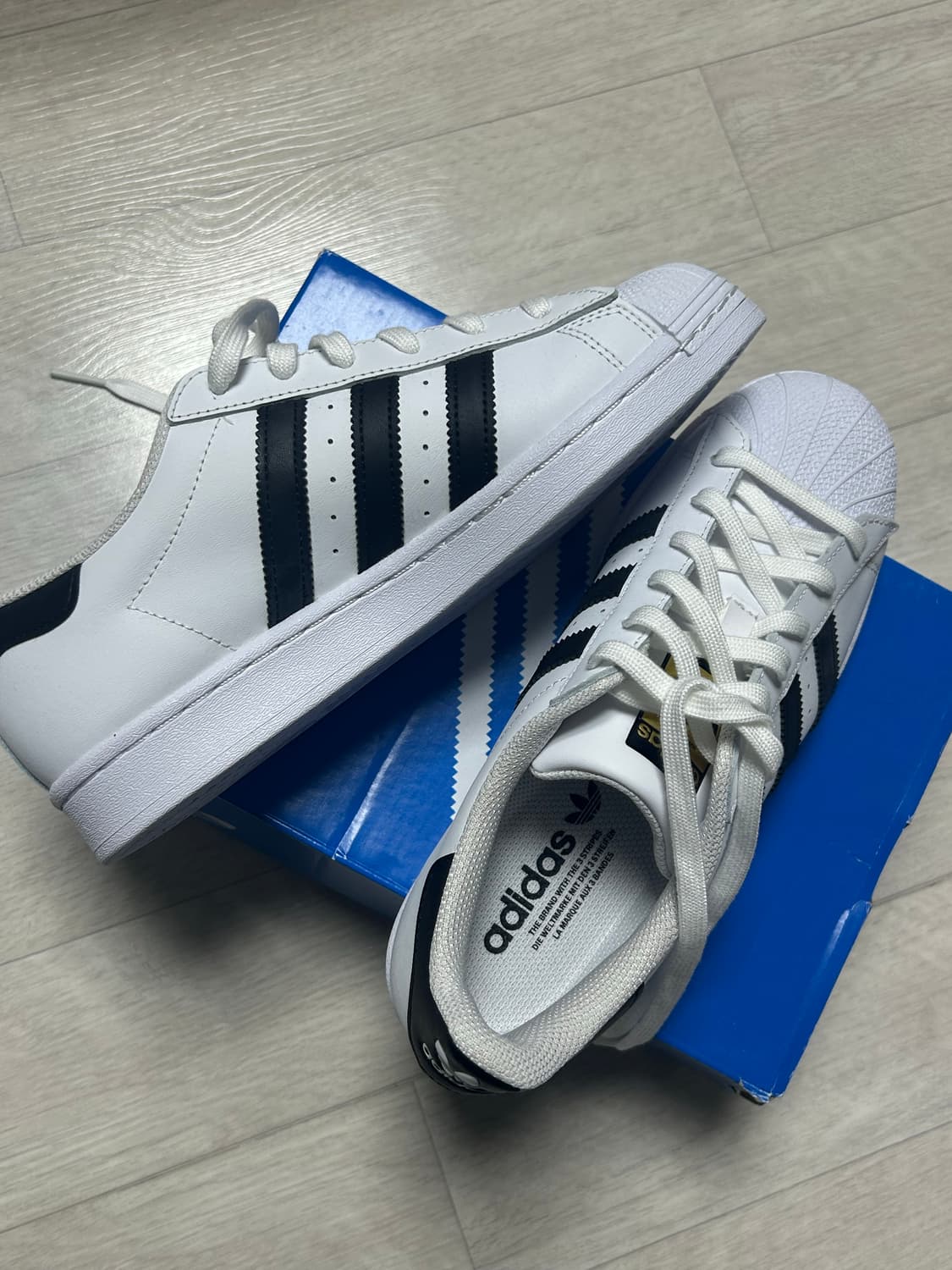 아디다스 슈퍼스타 흰검 245 새상품 상품이미지2