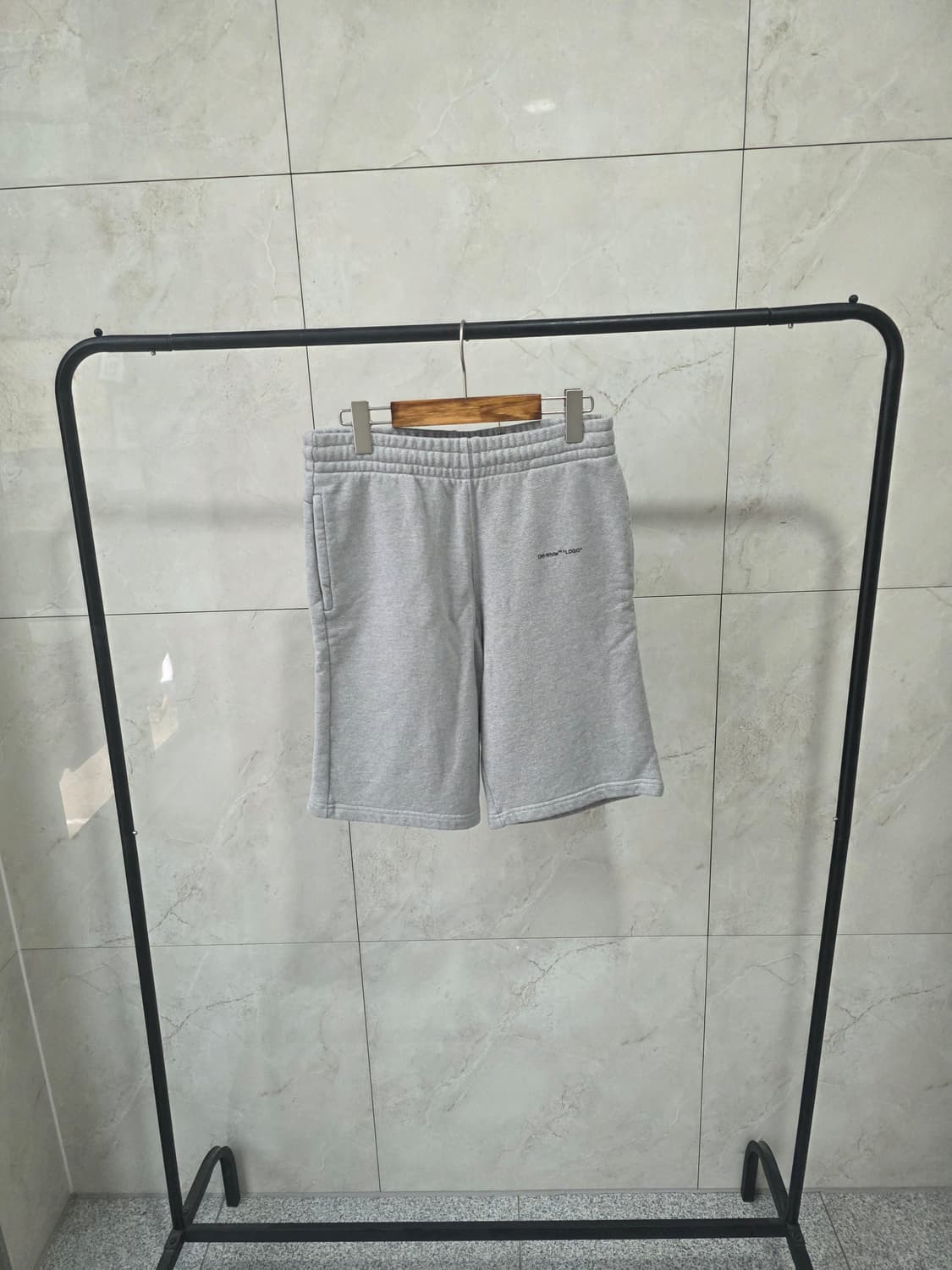 오프화이트 반바지 상품이미지1
