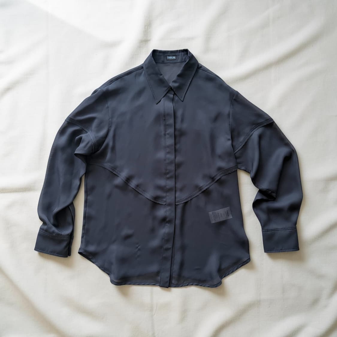 더일마 THEILMA 절개 패널 셔츠 블랙 상품이미지7