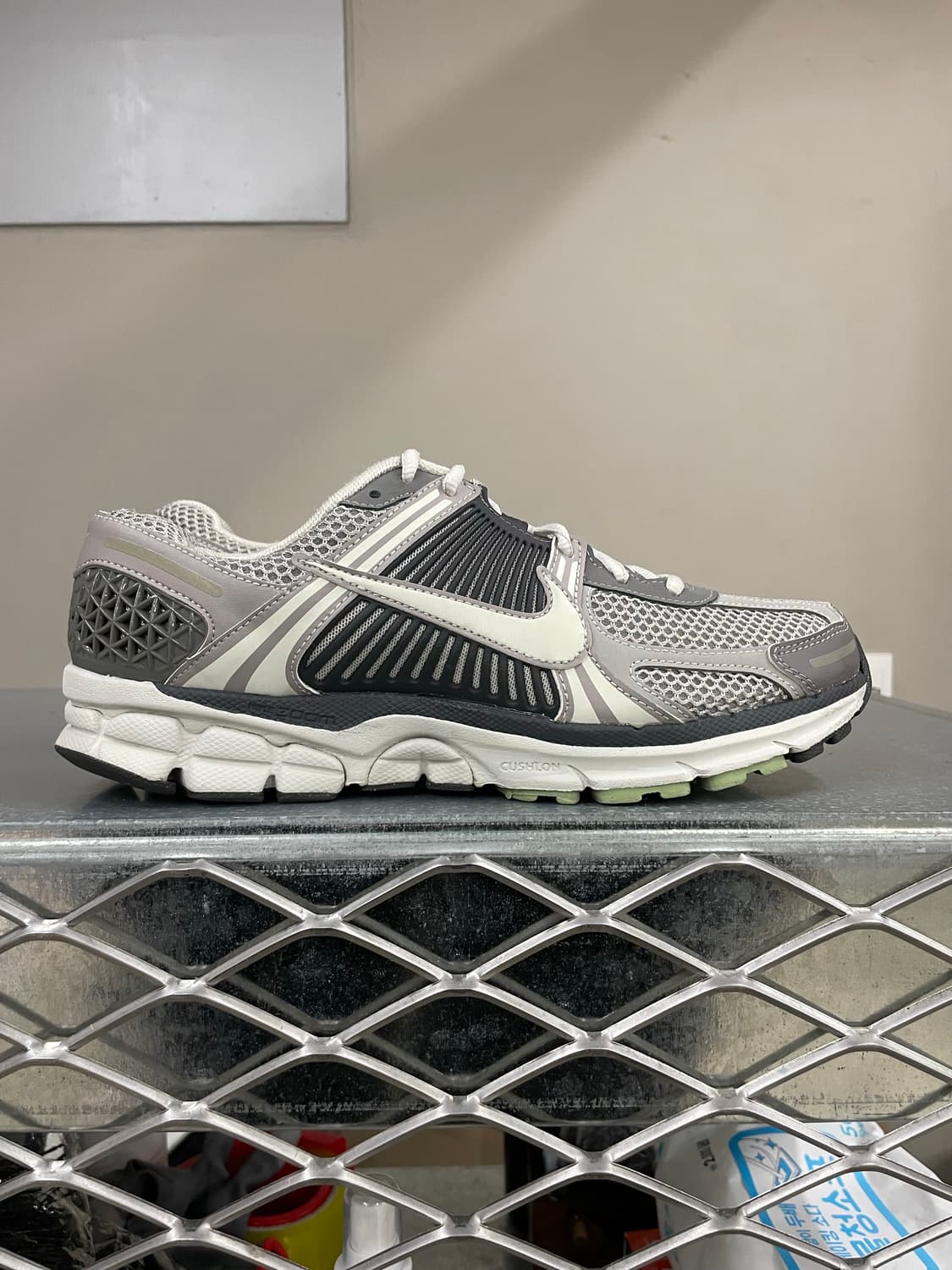 나이키 줌 보메로 5 코블스톤 앤 플랫 퓨터 270  (gr-4299) 상품이미지4