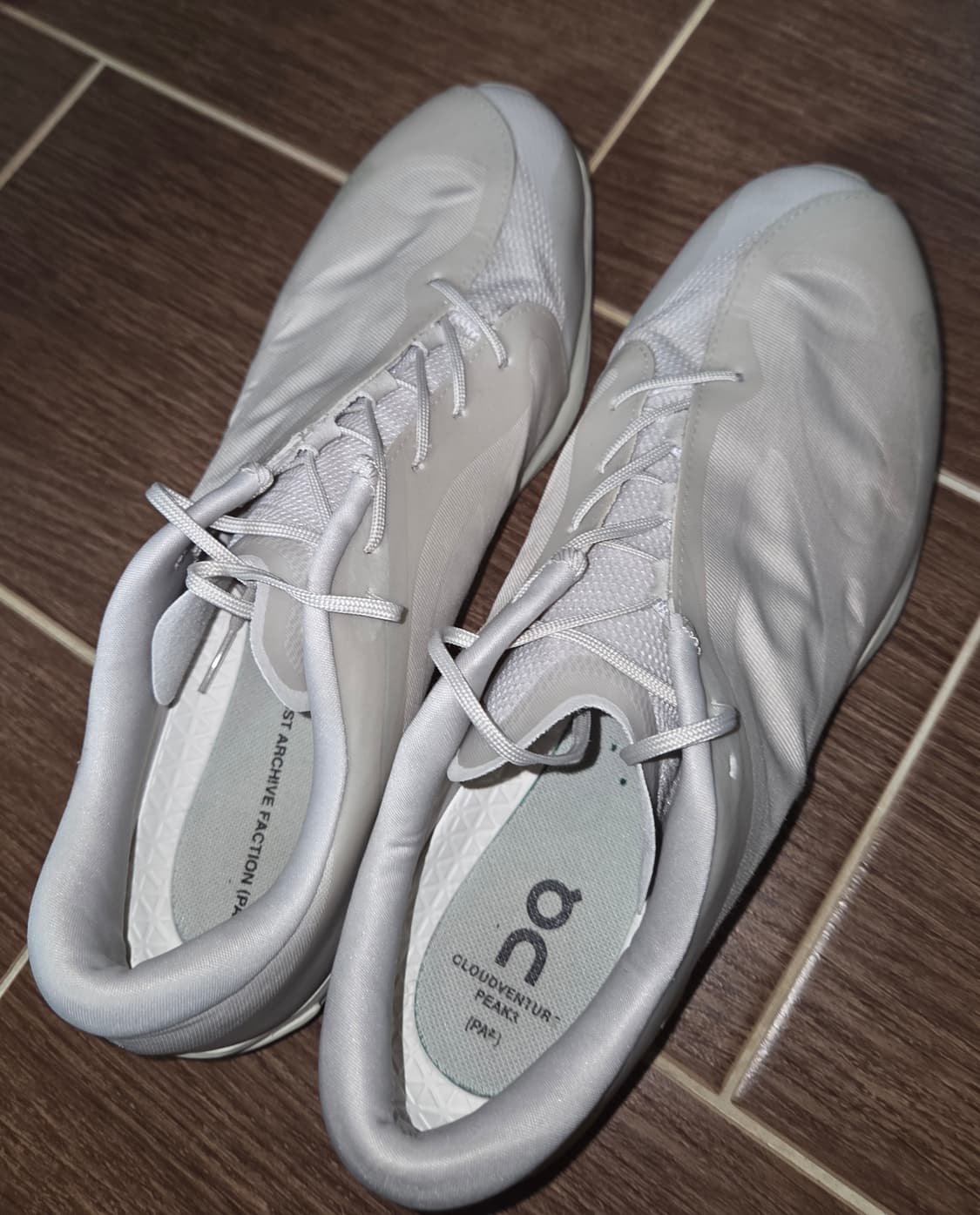 온 러닝 x 파프 클라우드벤쳐 피크 아이스 문 285사이즈 상품이미지6