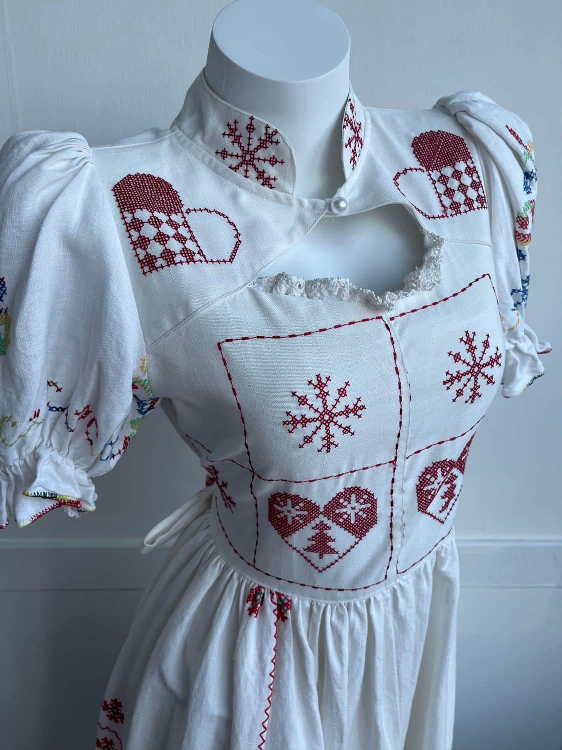 화이트 자수레이스 매듭 롱 원피스 상품이미지2