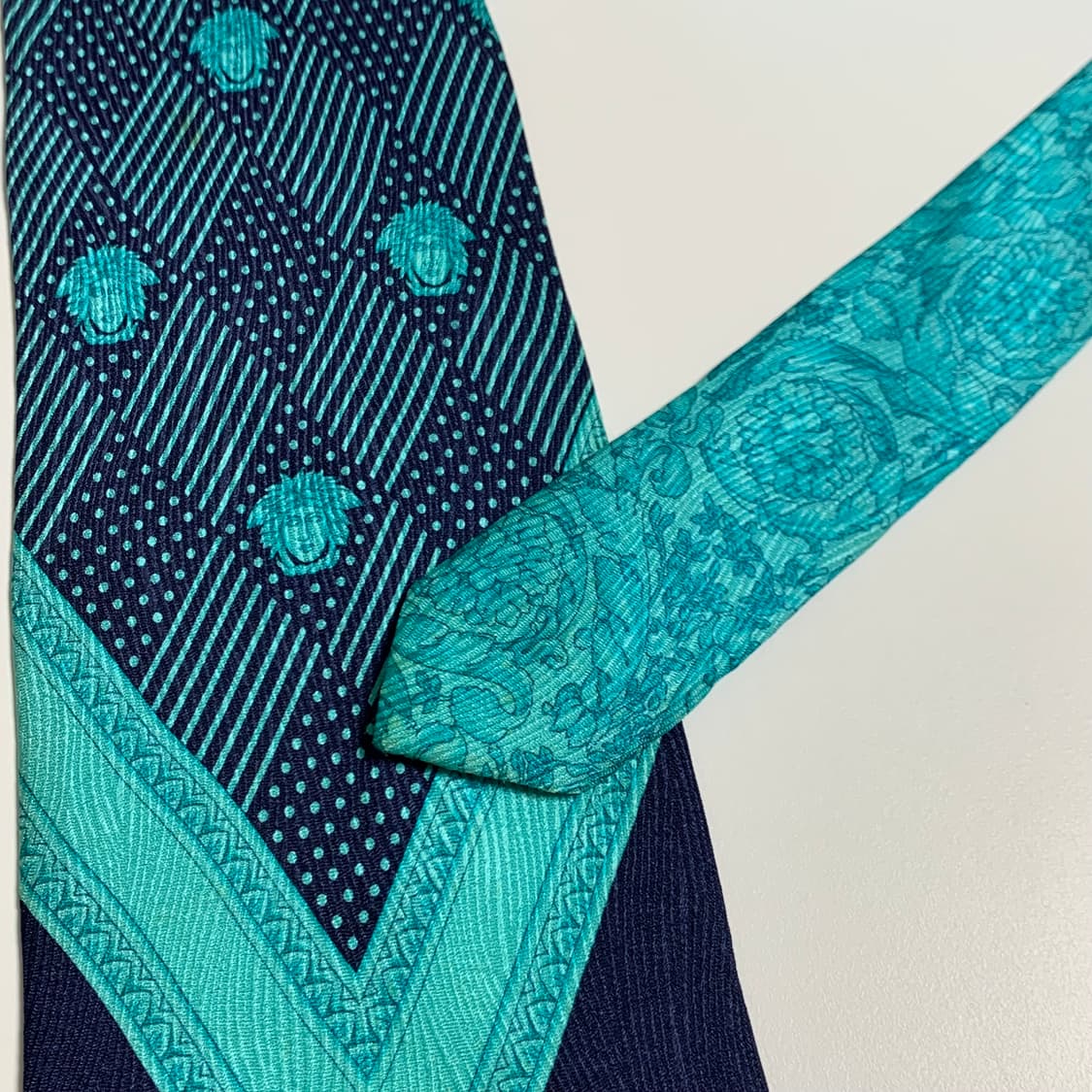 베르사체(VERSACE) 명품넥타이 A등급 9.9cm 미세이염존재 상품이미지10