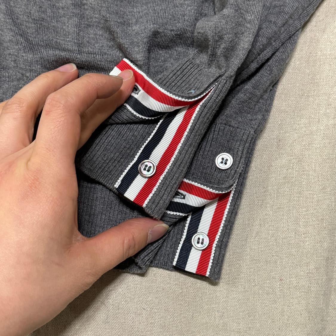 톰브라운 그레이 울 가디건 2 상품이미지3