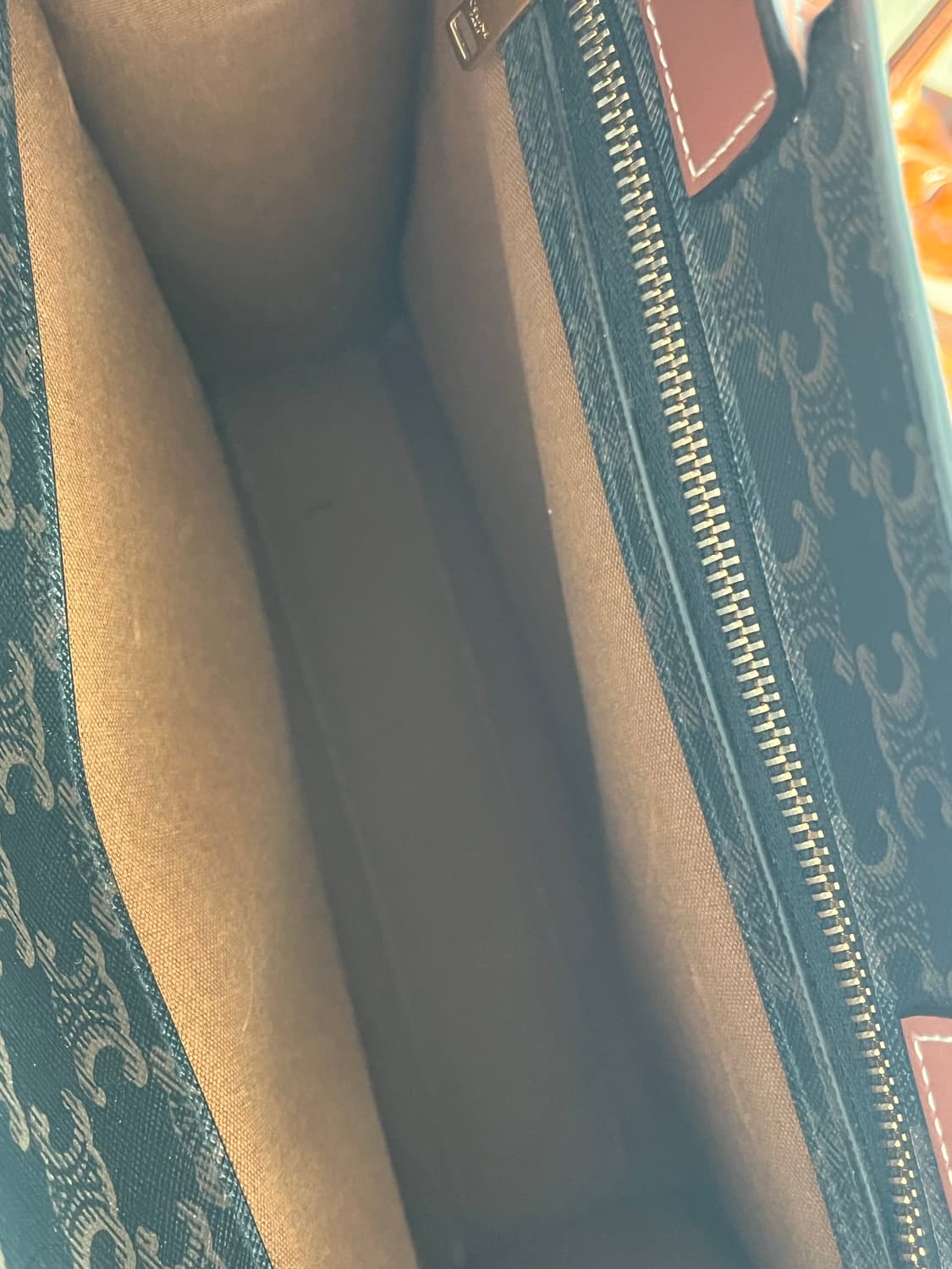 셀린느 트리오페 카바스백 M 상품이미지3